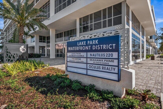 Building Photo - 220 Lake Shore Dr