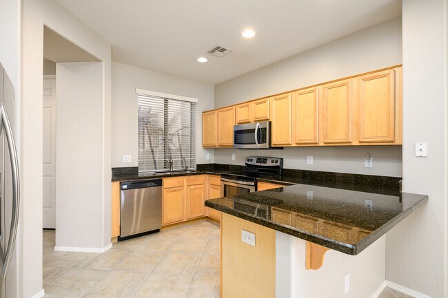 Kitchen - 1024 E Frye Rd