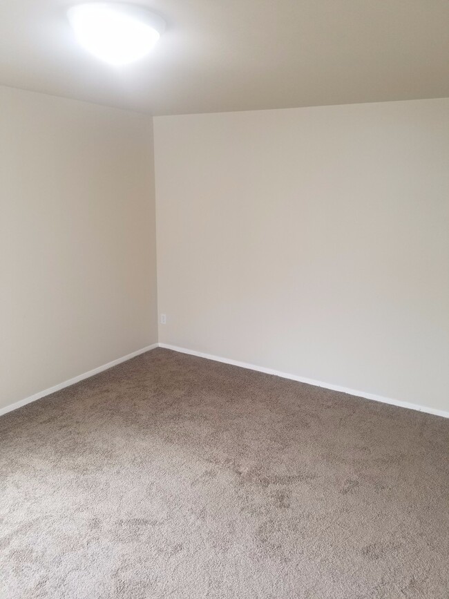 Building Photo - Great Condo near U of U! Washer/Dryer incl...