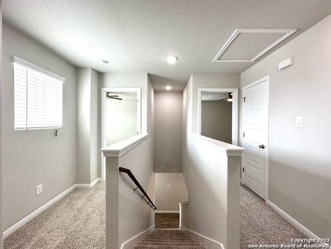 Building Photo - Gorgeous 3/2.5 on cul-de-sac in Cibolo wit...