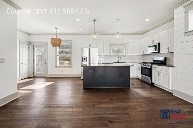 Building Photo - 124 8th Ave