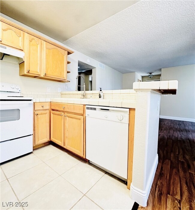 Building Photo - 2977 Juniper Hills Blvd