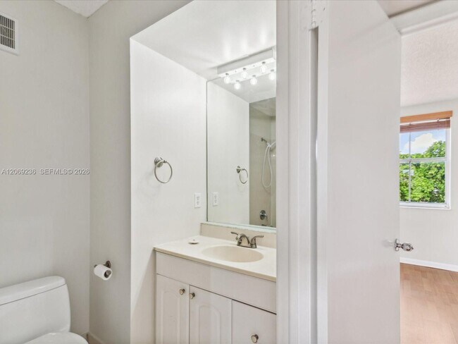 Building Photo - 390 NW 86th Pl