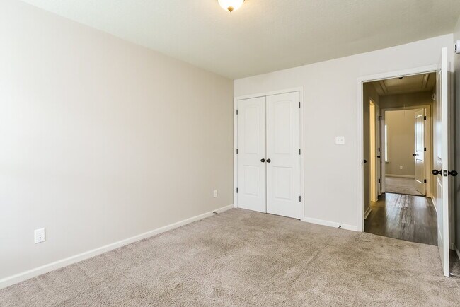 Building Photo - 1405 Shetland Dr