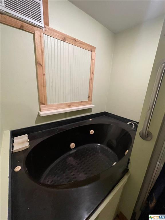 Building Photo - 358 Mobile Dr