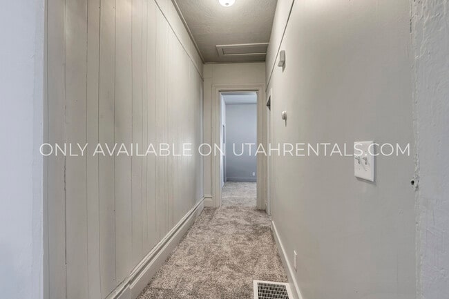 Building Photo - 629 S 400 E