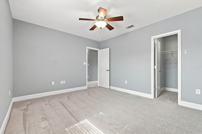 Building Photo - 530 Valparaiso Pkwy