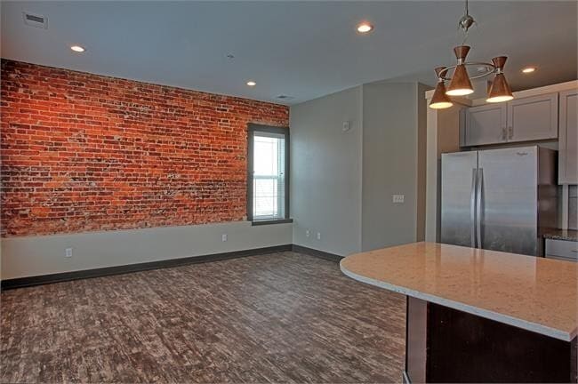 Building Photo - Updated Loft Apartment in the Heart of Dow...