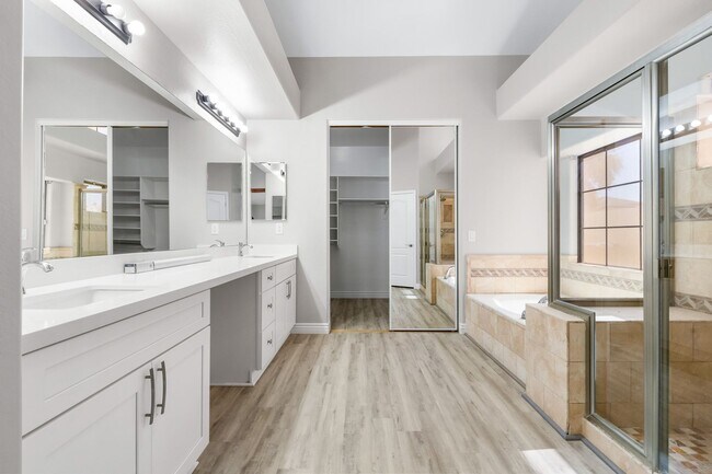 Building Photo - Gorgeous Everything you Need 4Bedroom plus Den Chandler Home!