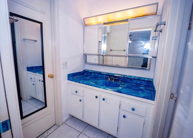 Building Photo - 3240 Ridge Hill Rd