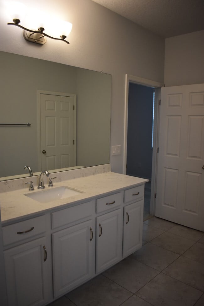 Building Photo - 3822 Milflores Dr