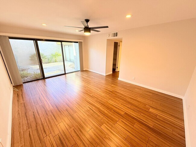 Building Photo - Beautifully Remodeled Condo in Saddlerock Estates