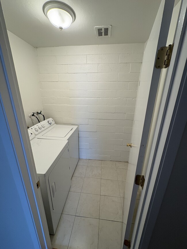 Building Photo - 32970 Lake Wawasee St