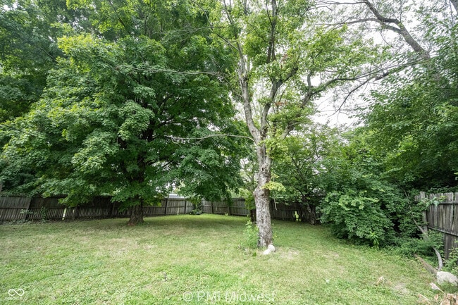 Building Photo - 2121 Euclid Dr