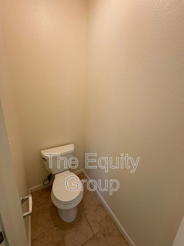 Building Photo - 138 N Lindsay St