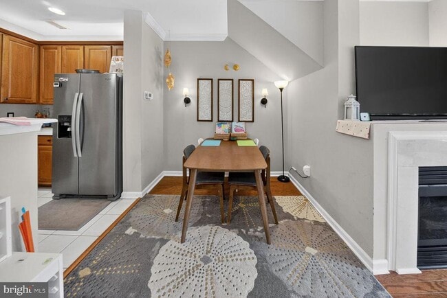 Building Photo - 725 Main St