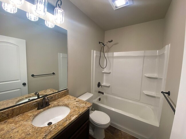 Building Photo - Meticulously well kept 3 bed, 3.5 bath Gov...