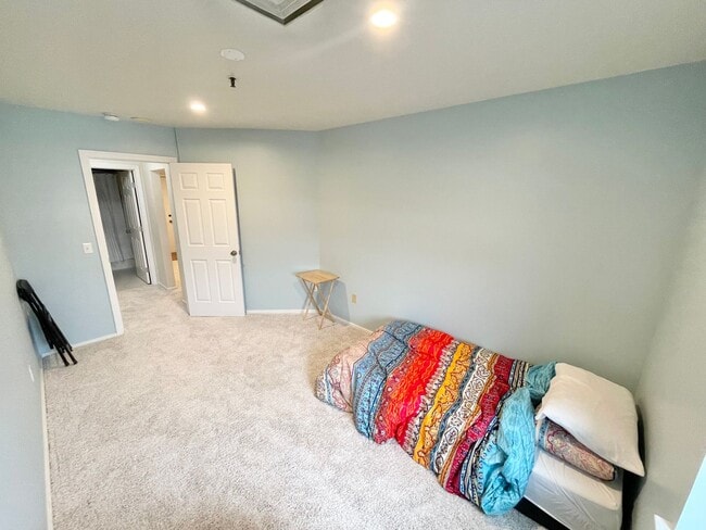 Building Photo - 131 Main St