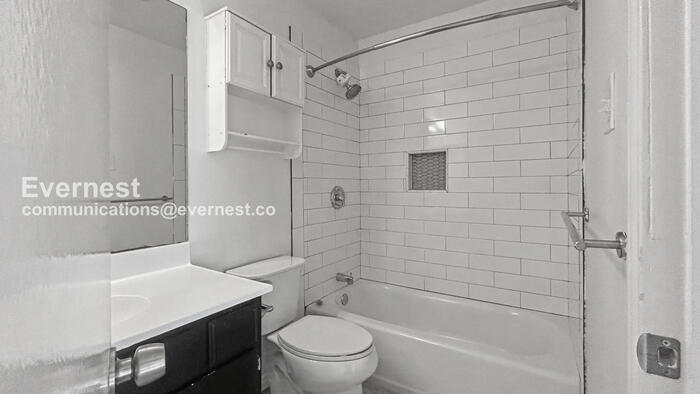 Building Photo - 900 Taulbee Ln