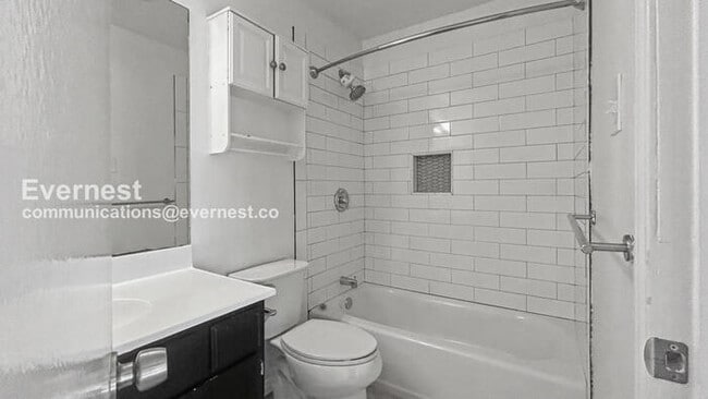 Building Photo - 2 Bed, 1.5 Bath Apartment with Carport / Pet-Friendly / Available Now!