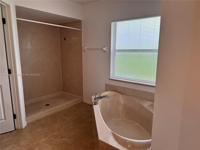 Building Photo - 13755 SW 48th Ct