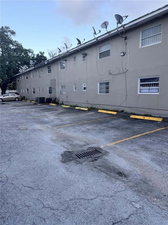 Building Photo - 1525 NW 19th Terrace