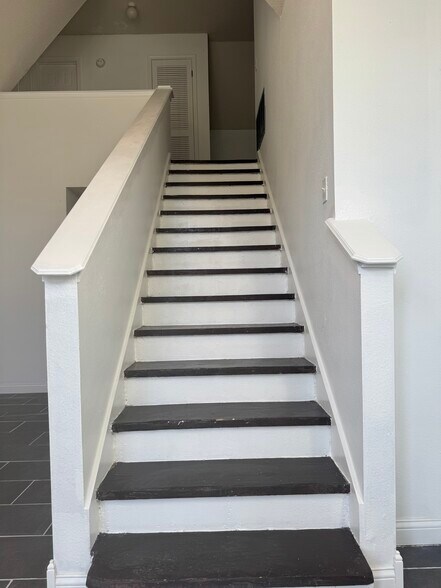 Building Photo - 4517 Jamaica Pl