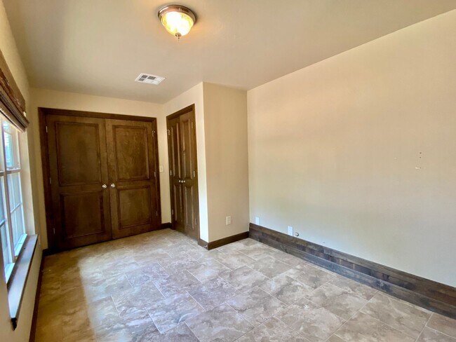 Building Photo - 2618 NW 66th St