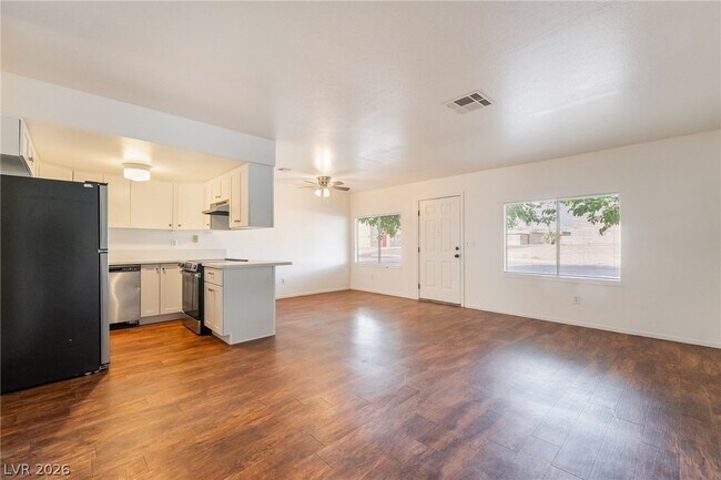 Building Photo - 1611 E Harmon Ave