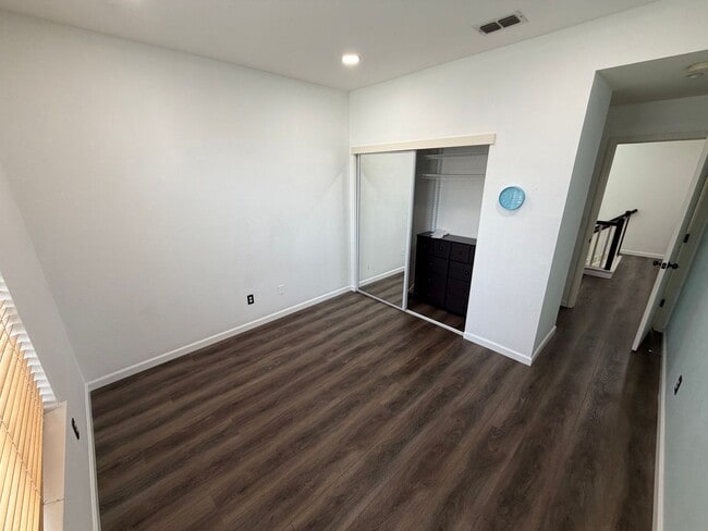 Building Photo - Pleasanton Sienna by Signature Townhouse 2 bed/2.5 bath, New Paint, new appliances, near downtown...
