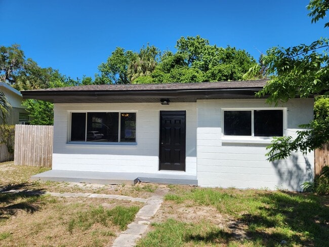 Building Photo - Charming 2 bedroom 1 bathroom Holly Hill home