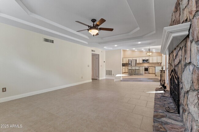 Building Photo - 1131 N York Cir