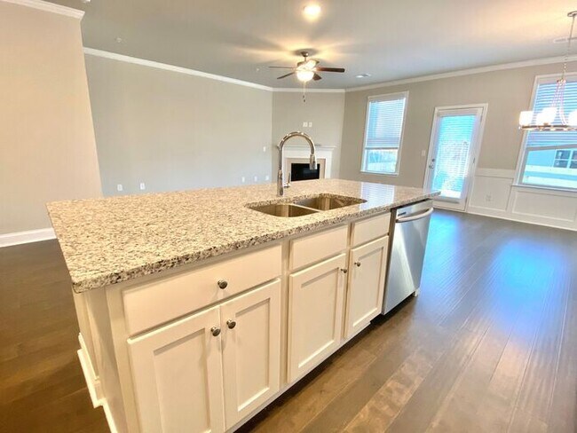 Building Photo - 538 Walton Dr