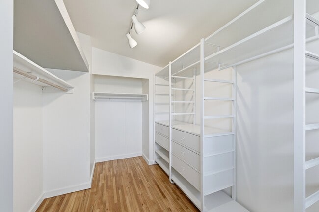 Building Photo - 1346 Phillips Ln