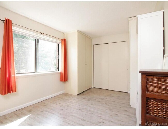 Building Photo - 2320 Harbor View Dr