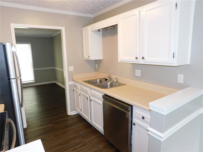 Building Photo - 2775 New S Dr