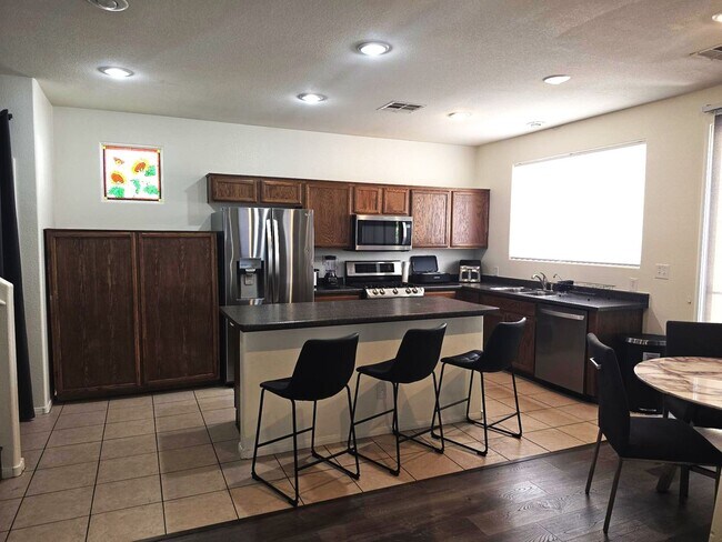 Building Photo - Firewood/ 3 Bedroom Furnished
