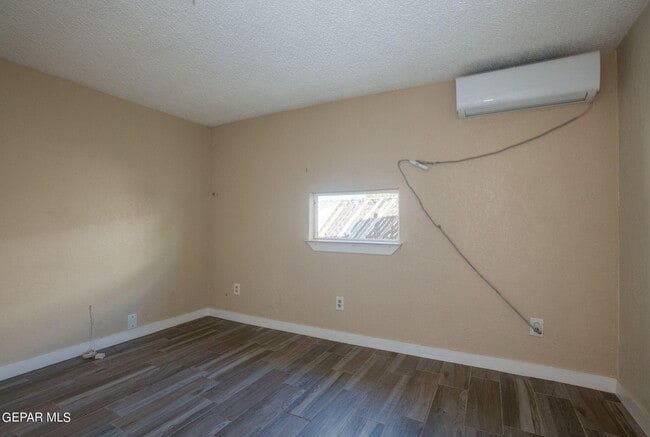 Building Photo - 9309 Montgomery Dr