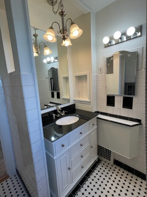 Bath w/ granite vanity, make-up counter, ample lite & storage, shower over tub, heat lamp & window. - 2650 S Shore Dr