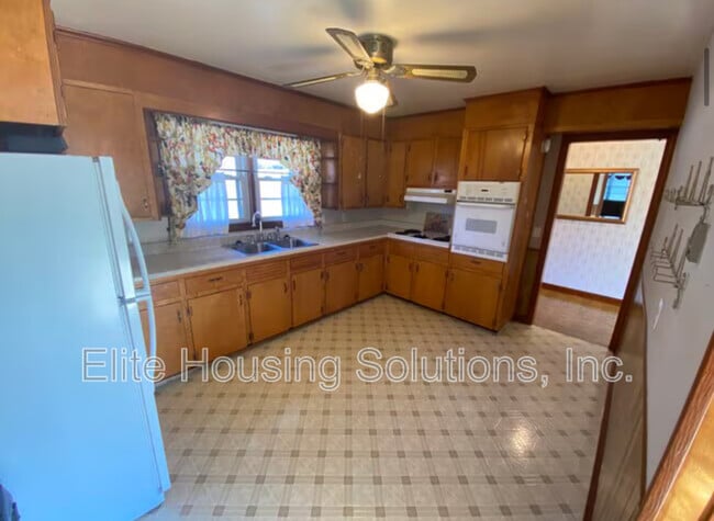 Building Photo - 410 Colonial Dr