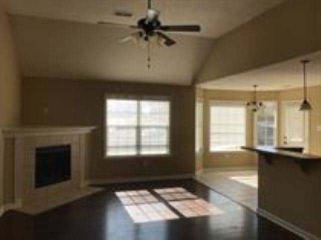 Building Photo - 100 Clay Hills Dr