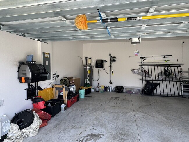 Building Photo - For Rent - Spring Move in Special ... 2nd Month's Rent FREE! (if sign a lease before the end of M...