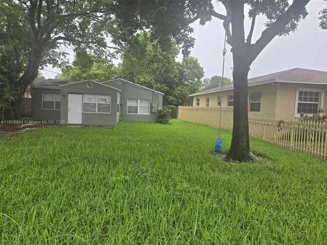 Primary Photo - 5709 Taylor St