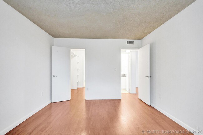 Building Photo - 1805 Sans Souci Blvd