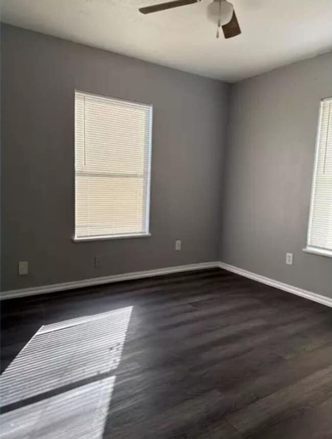 Building Photo - Cute and Cozy 2 Bedroom Ready for Move-in ...
