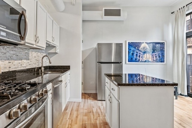 Building Photo - 400 W Ontario St