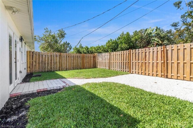 Building Photo - 4525 Fluvia Ave