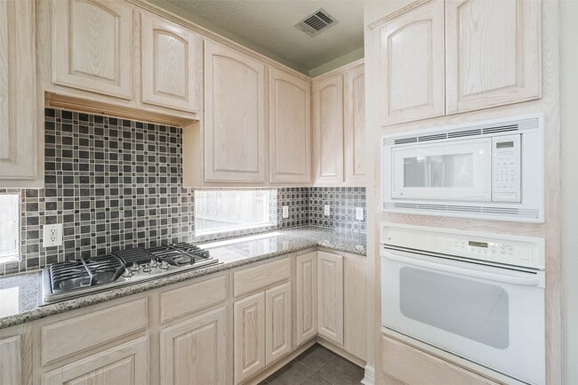 Building Photo - 5911 Brook Bend Dr