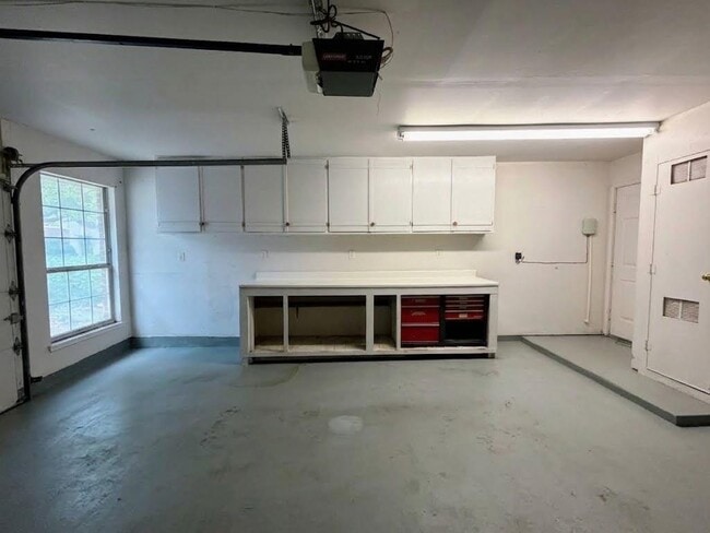 Building Photo - 8618 Columbia Falls Dr
