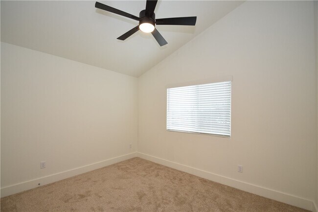 Building Photo - 674 Sun Meadows Loop